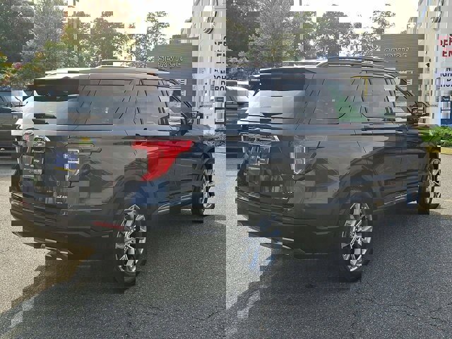 Certified 2022 Ford Explorer XLT w/ Equipment Group 202A image 9