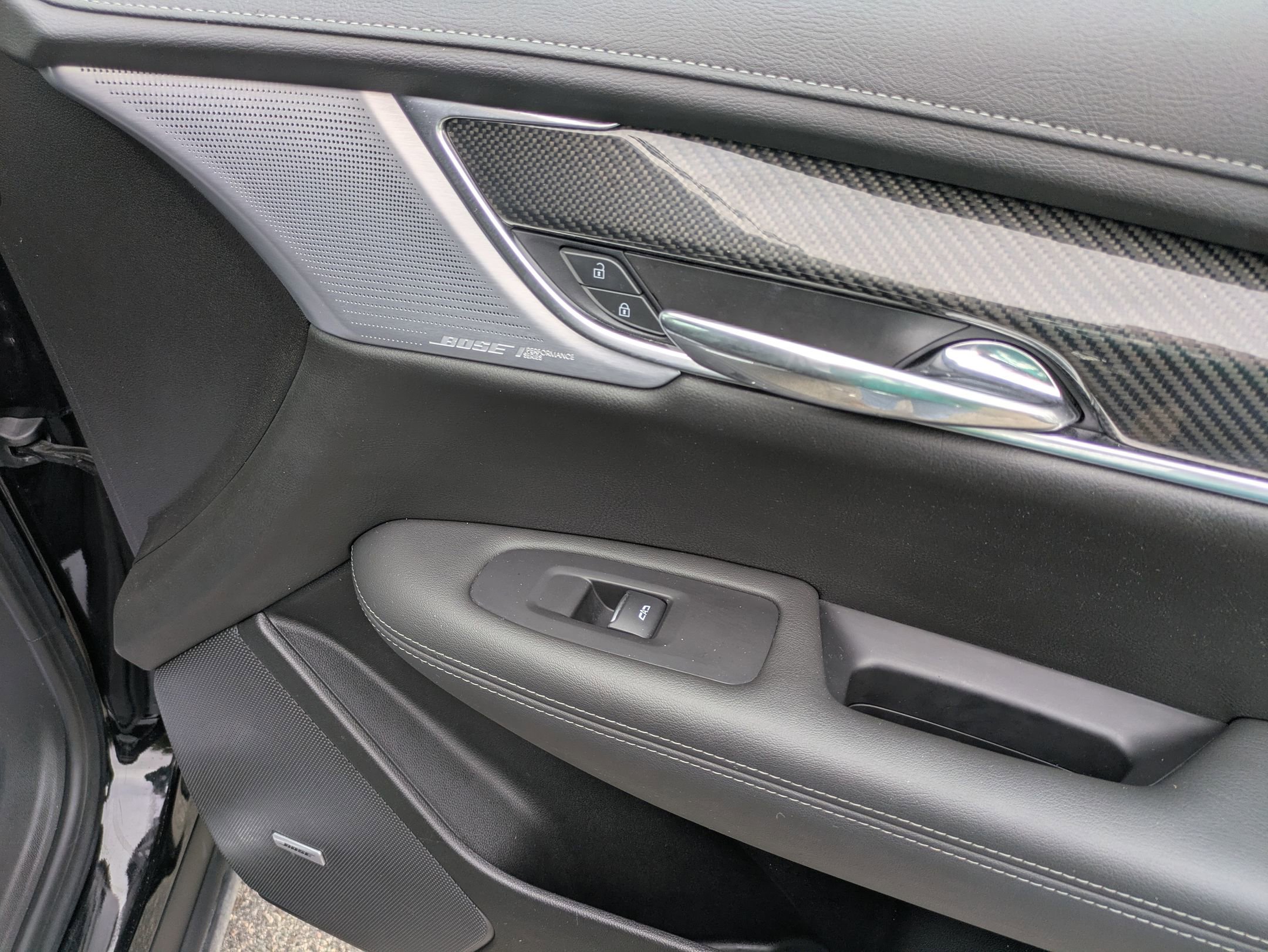 Used 2024 Cadillac XT6 Sport w/ LPO, Onyx Lite Package image 34