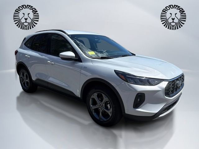 Certified 2025 Ford Escape ST-Line Select AWD/4WD image 3