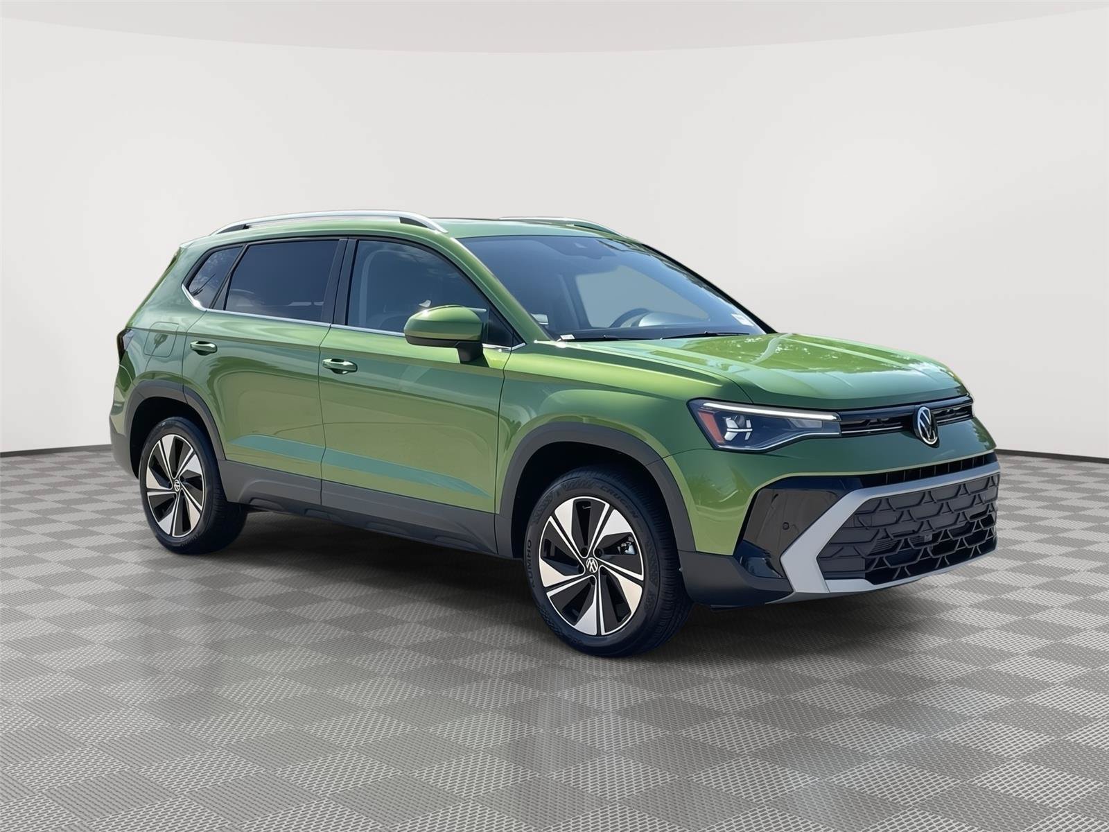 Used 2025 Volkswagen Taos SE AWD/4WD image 5
