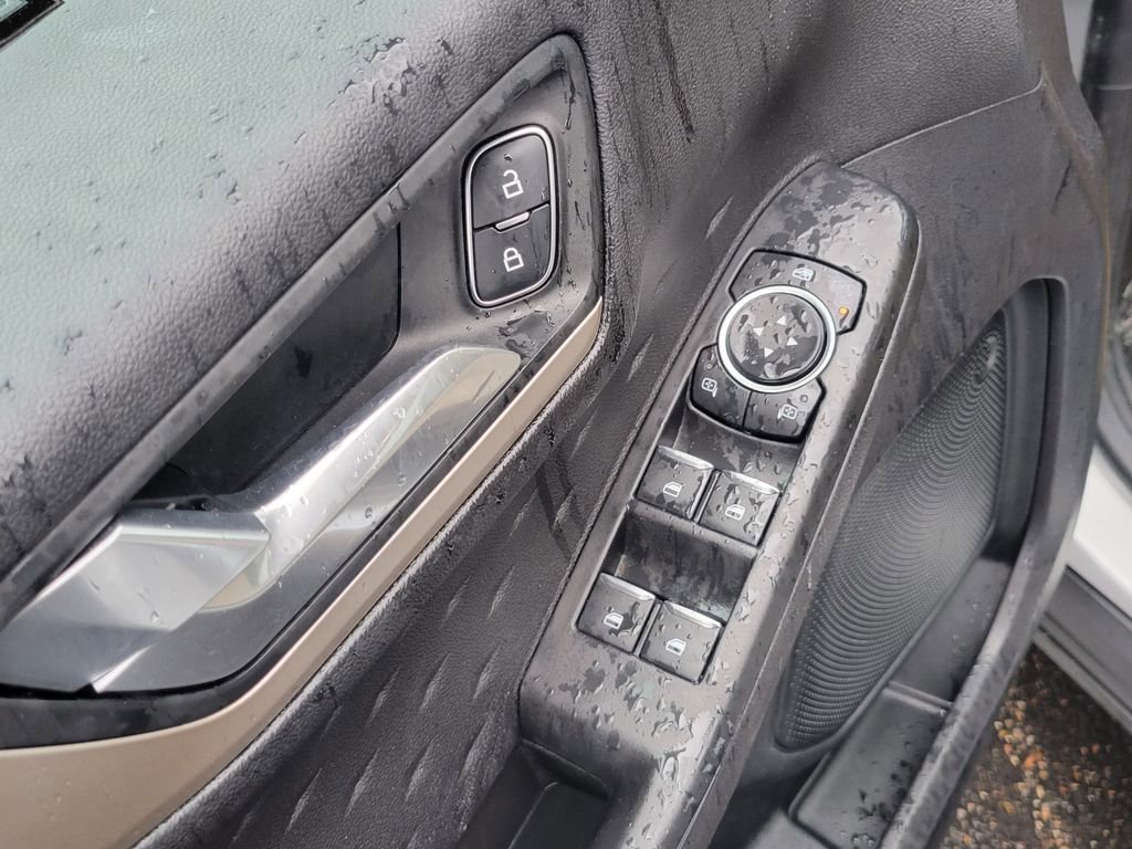 Certified 2020 Ford Escape SE image 18