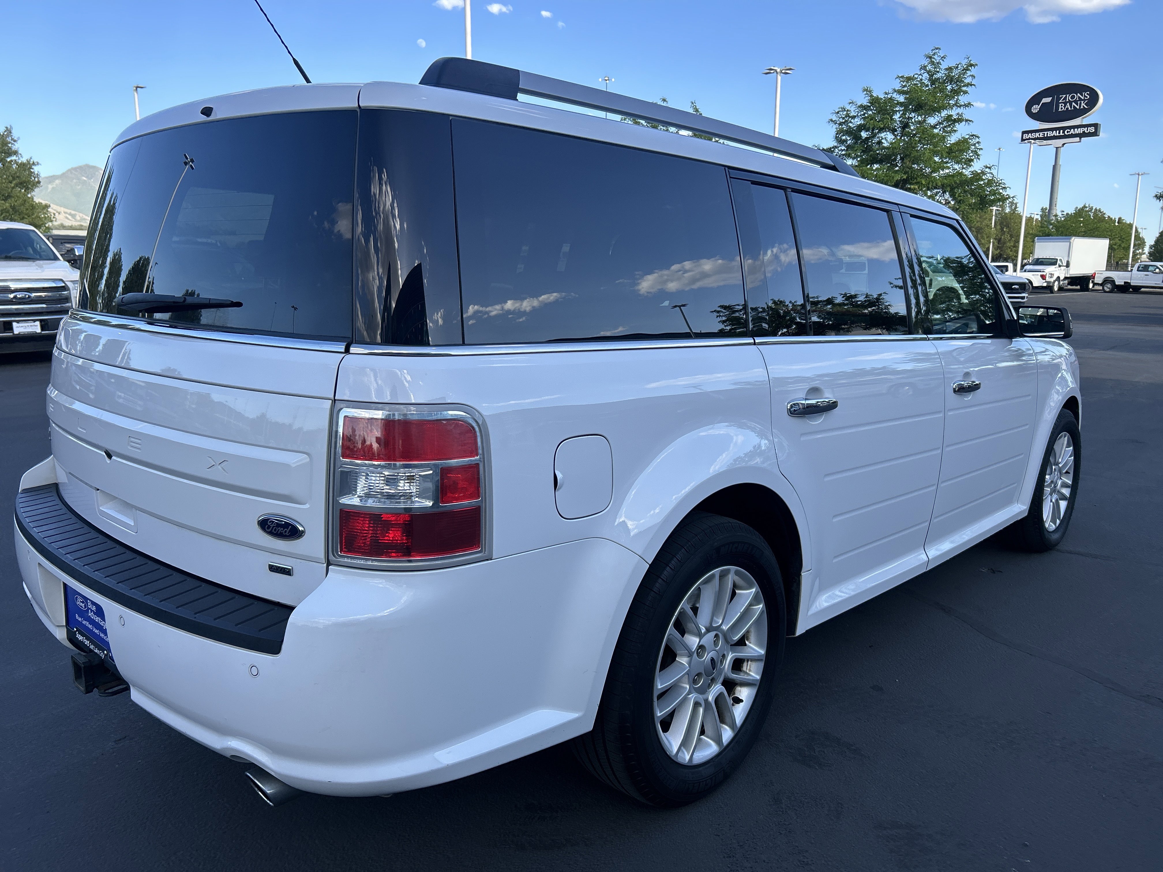 Certified 2019 Ford Flex SEL w/ Class III Trailer Tow Package AWD/4WD image 5