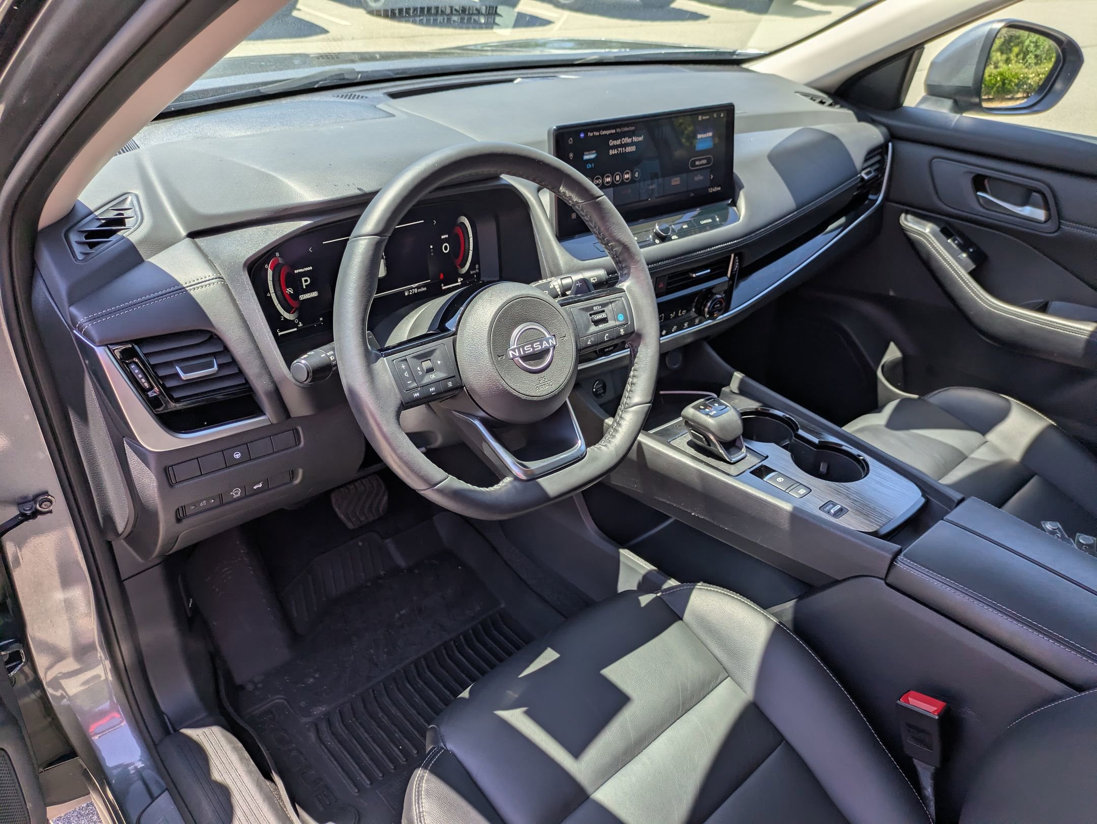 Used 2024 Nissan Rogue SL FWD image 14