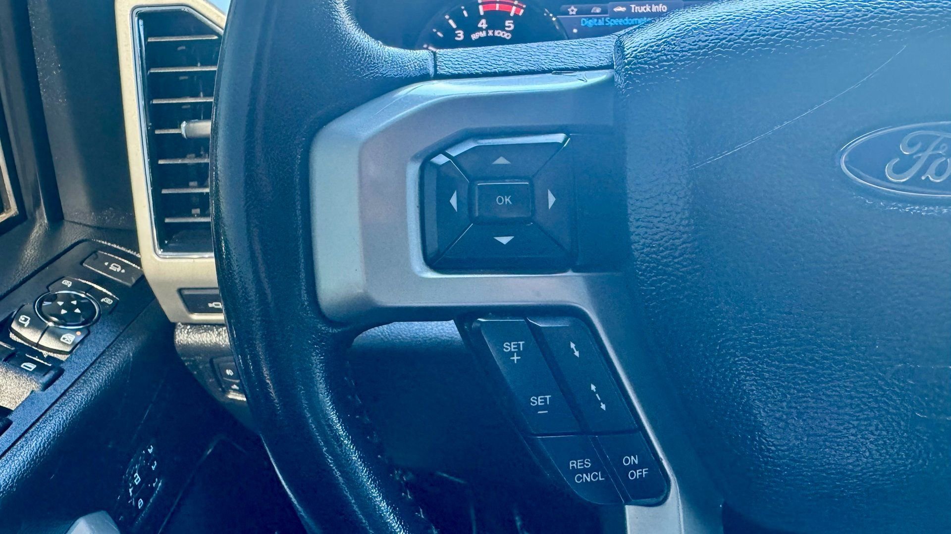 Certified 2021 Ford F250 Lariat w/ Lariat Ultimate Package image 33