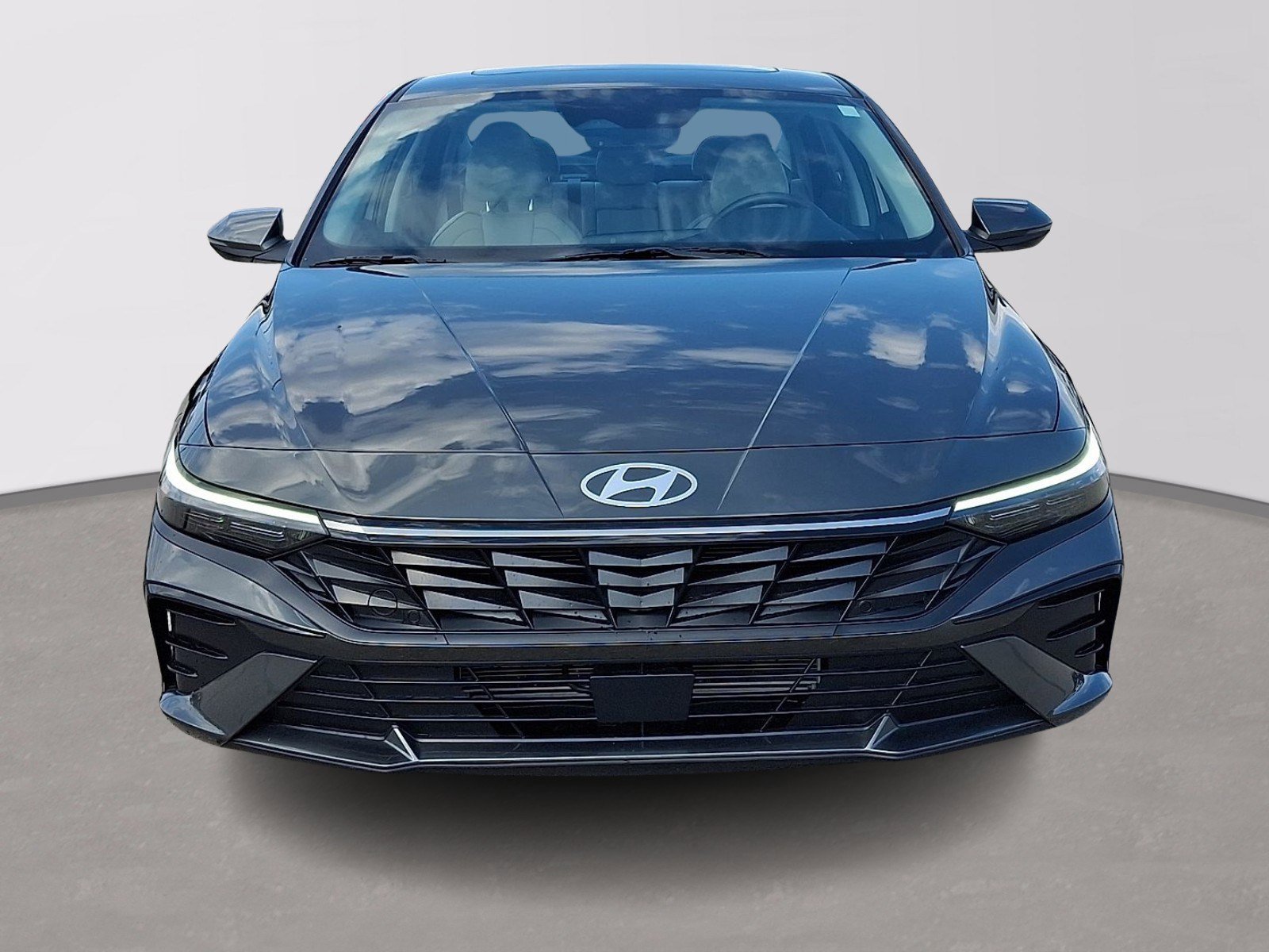 Used 2025 Hyundai Elantra Limited FWD image 2