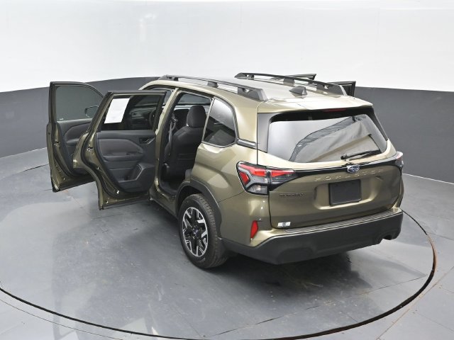 Used 2025 Subaru Forester Premium AWD/4WD image 26