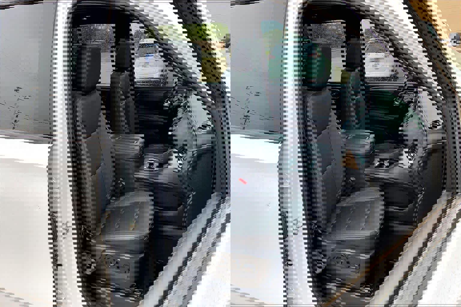 Used 2022 Chevrolet Tahoe Z71 w/ Luxury Package image 11