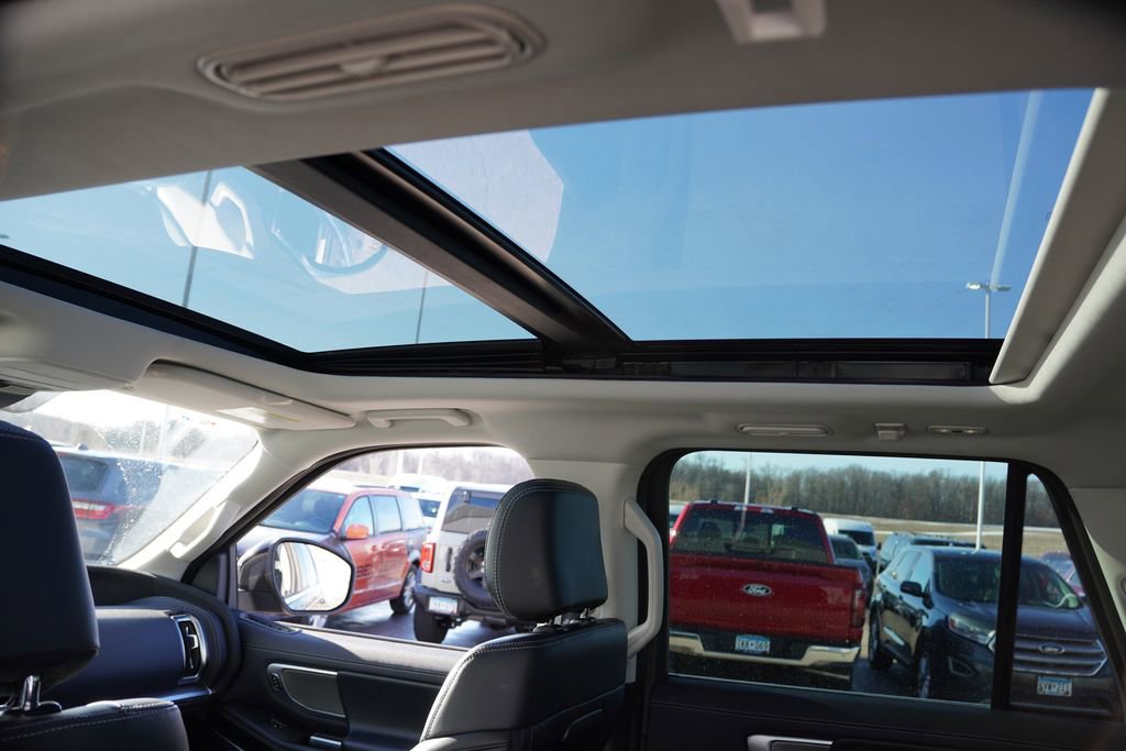 Certified 2025 Ford Expedition Max Platinum image 22