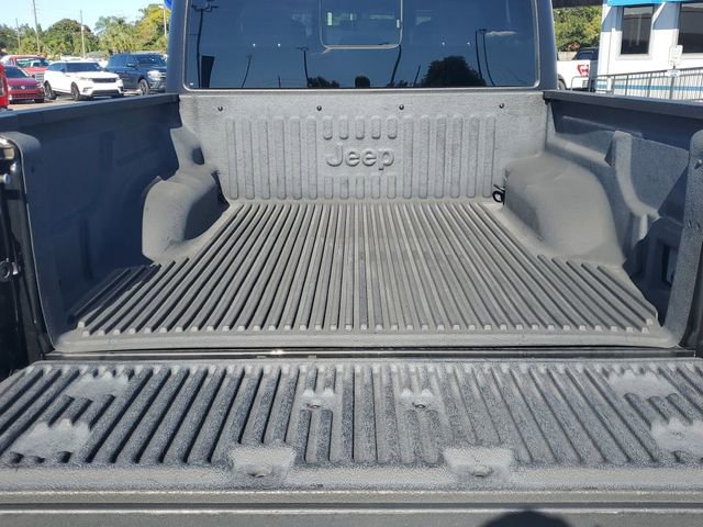 Used 2023 Jeep Gladiator Willys image 7