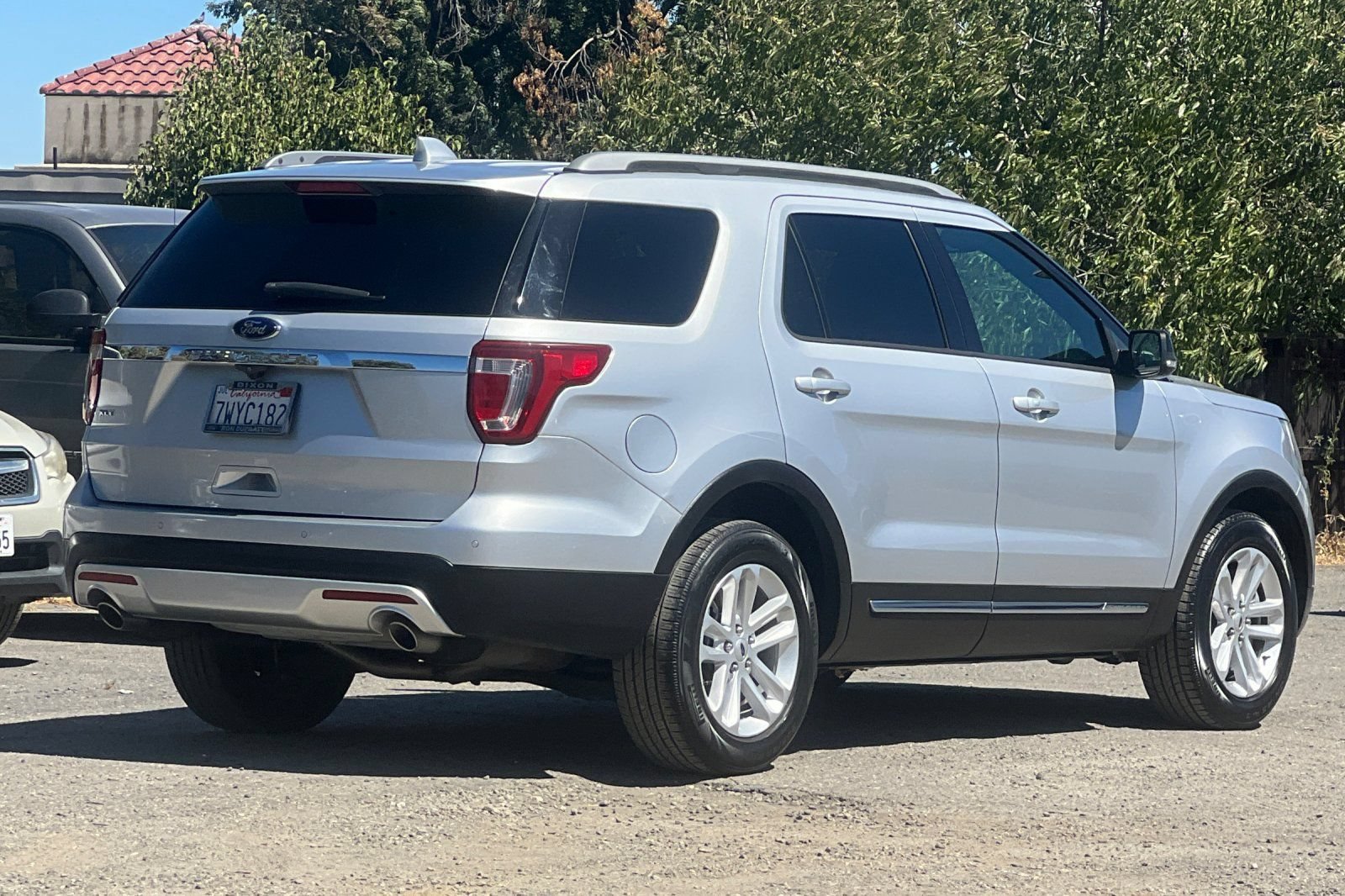 Certified 2017 Ford Explorer XLT w/ Equipment Group 201A FWD image 4