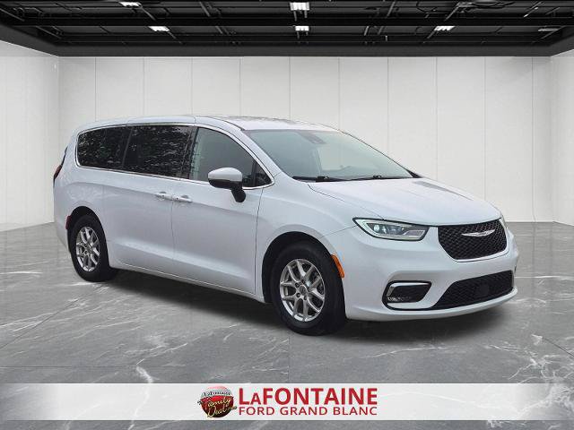 Used 2023 Chrysler Pacifica Touring-L FWD image 7