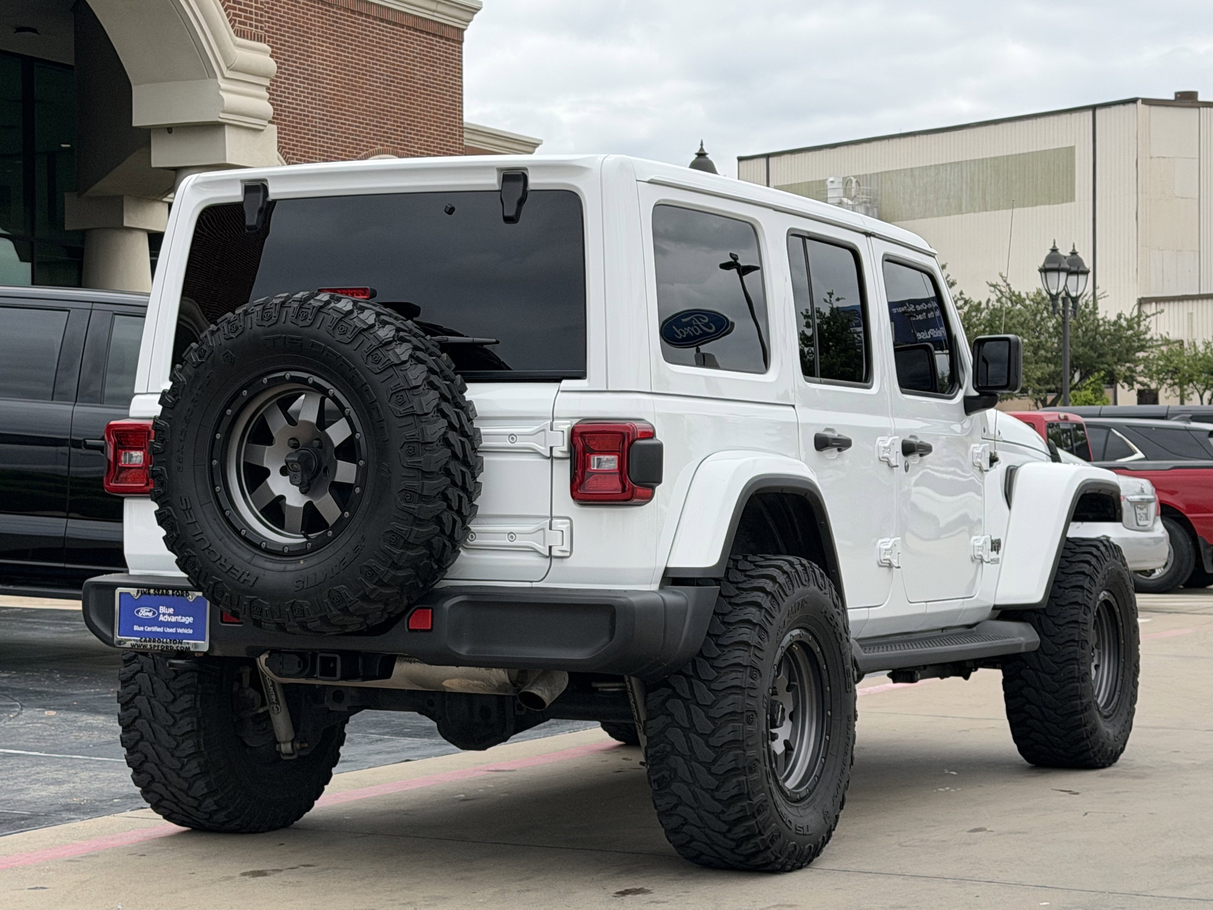 Used 2020 Jeep Wrangler Unlimited Sahara AWD/4WD image 4