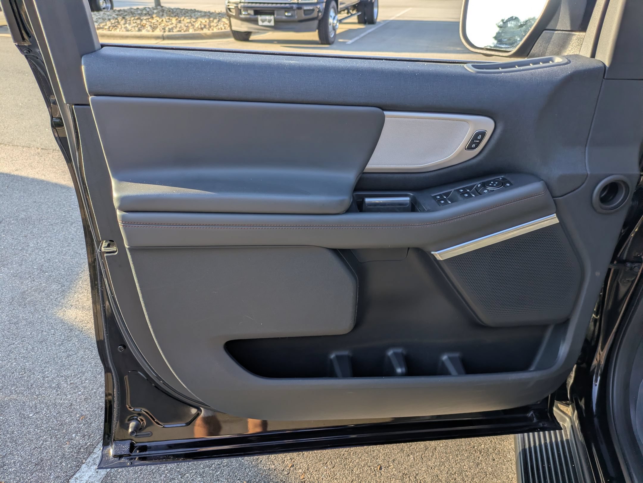 Certified 2025 Ford Expedition Active AWD/4WD image 15