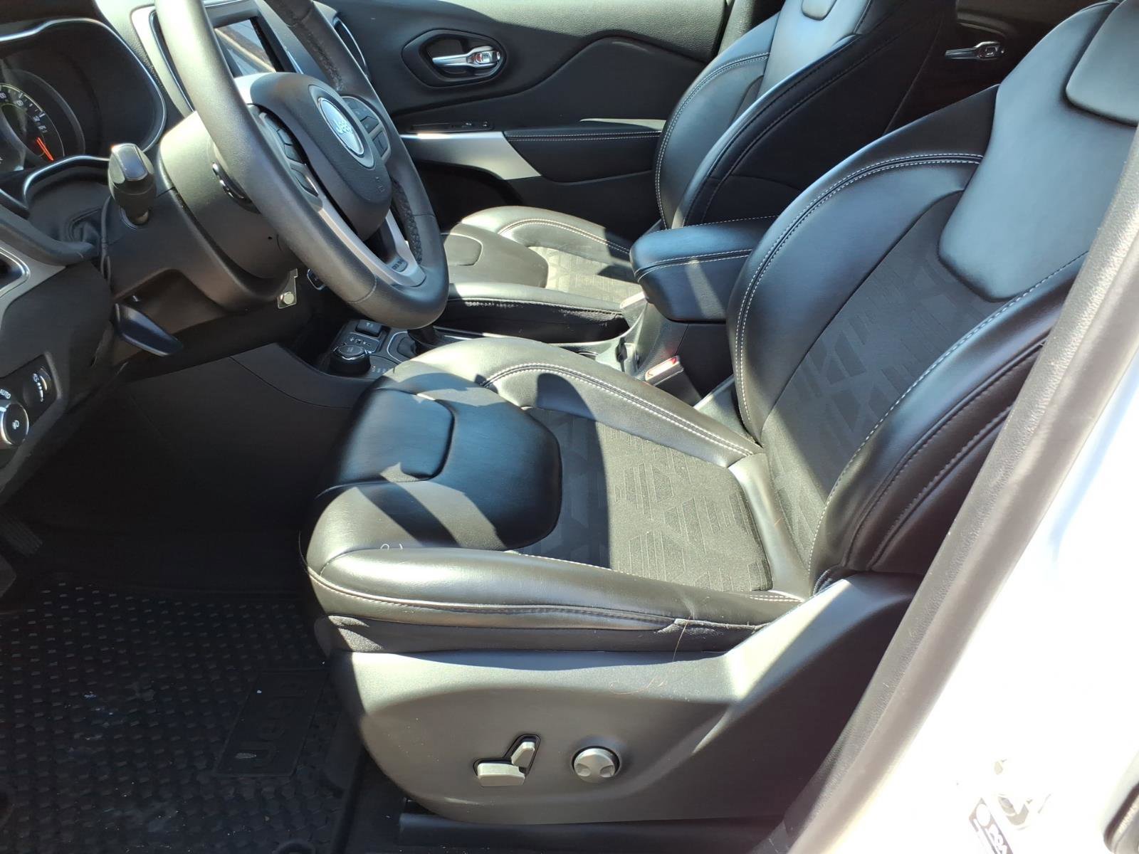 Used 2022 Jeep Cherokee Latitude AWD/4WD image 13