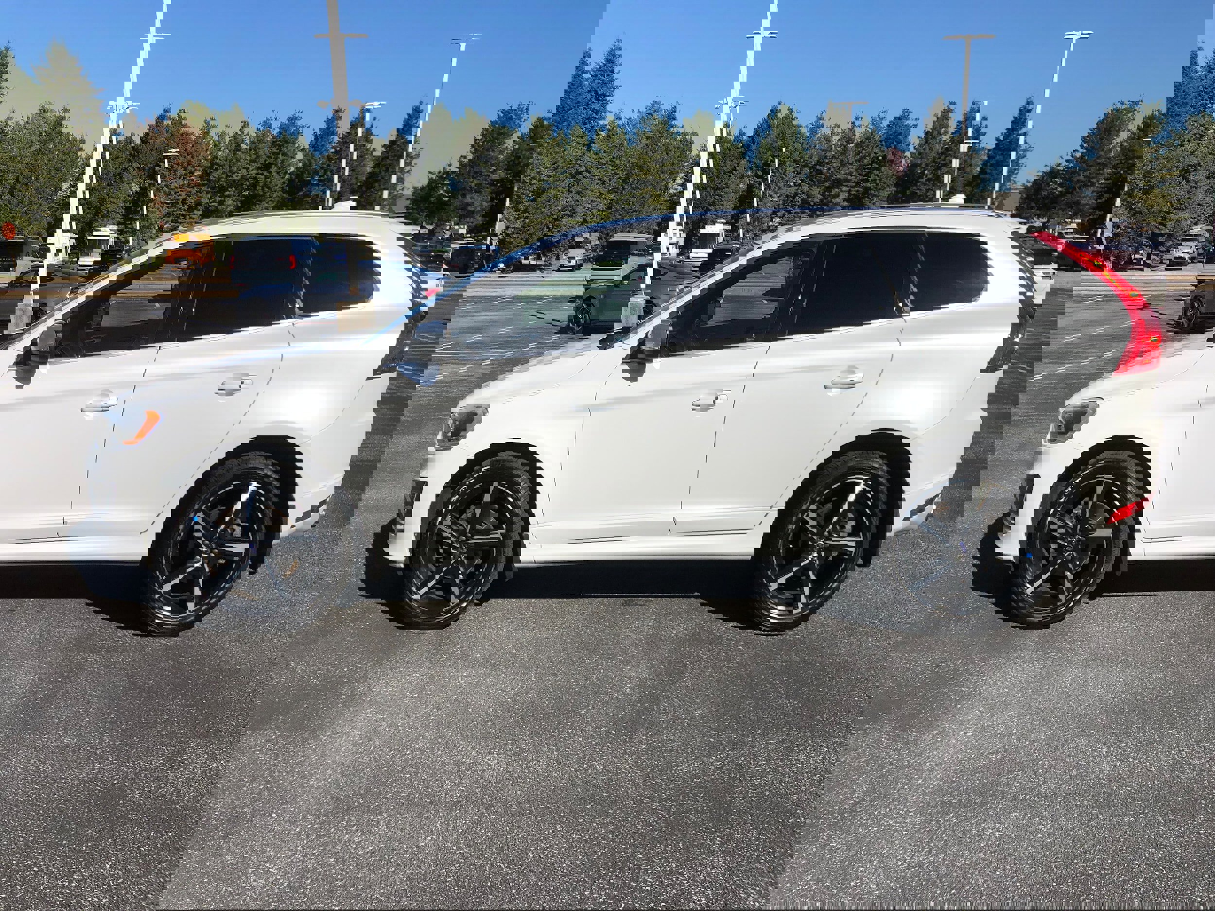 Used 2016 Volvo XC60 T6 R-Design Platinum w/ Climate Package image 6