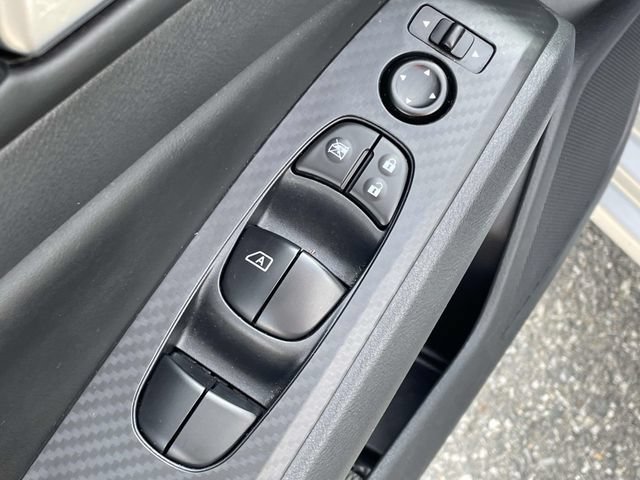 Used 2025 Nissan Altima 2.5 SV FWD image 14