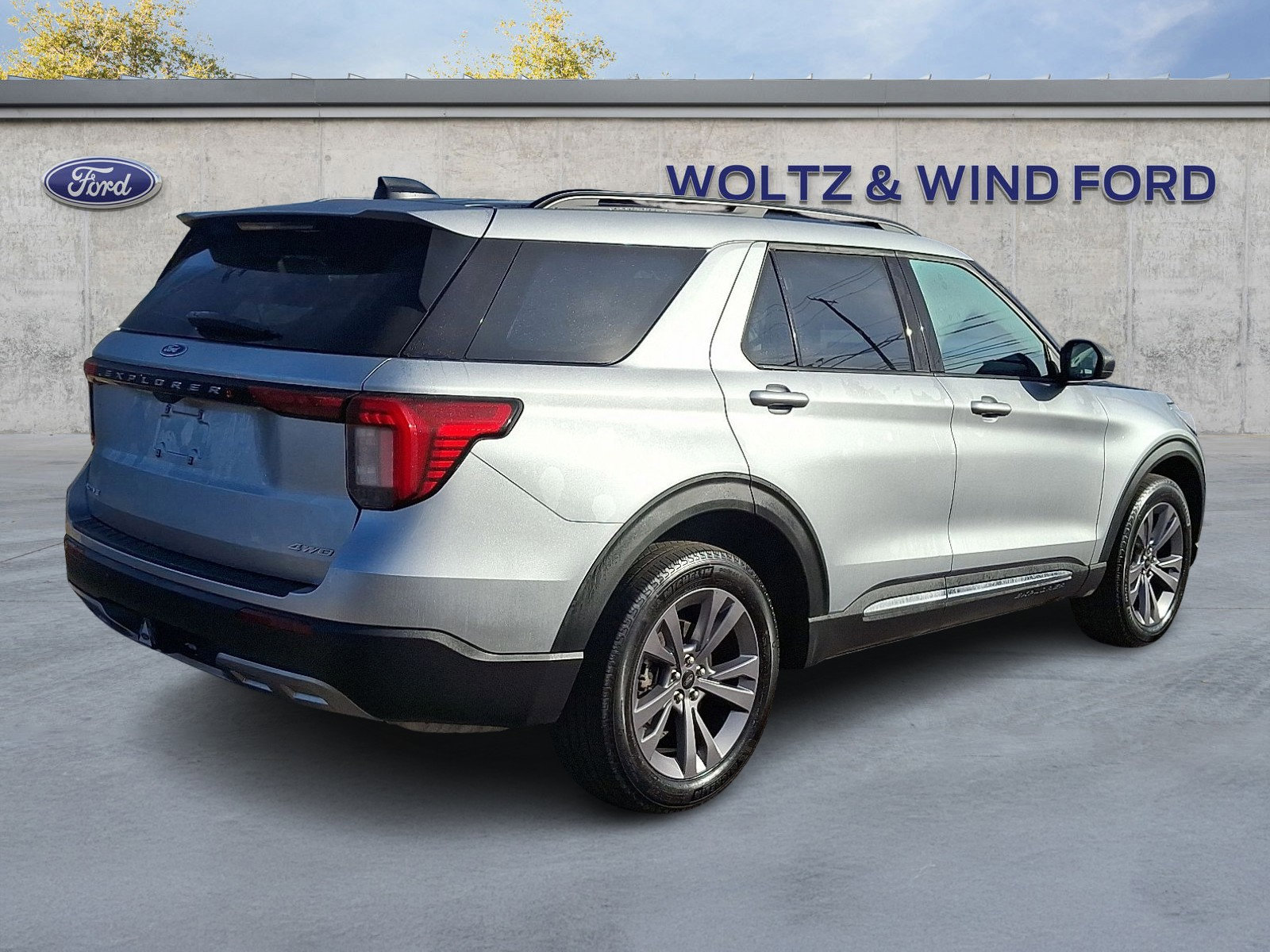 Certified 2025 Ford Explorer Active w/ Active Comfort Package image 4