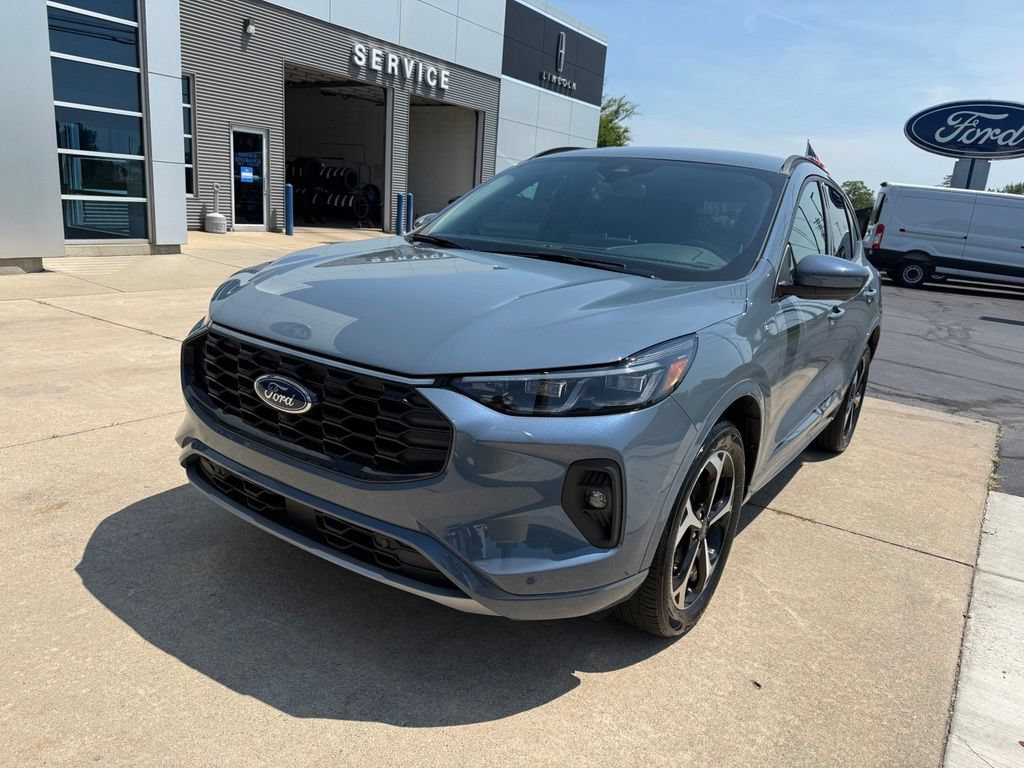 Certified 2024 Ford Escape ST-Line Elite AWD/4WD image 5