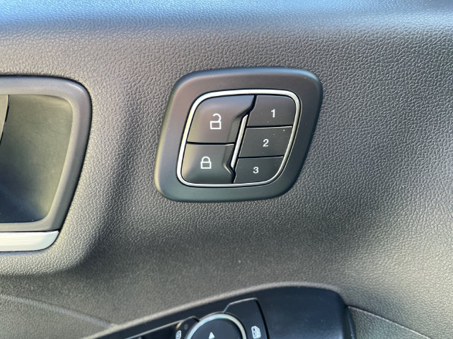 Certified 2025 Ford Escape Platinum AWD/4WD image 32