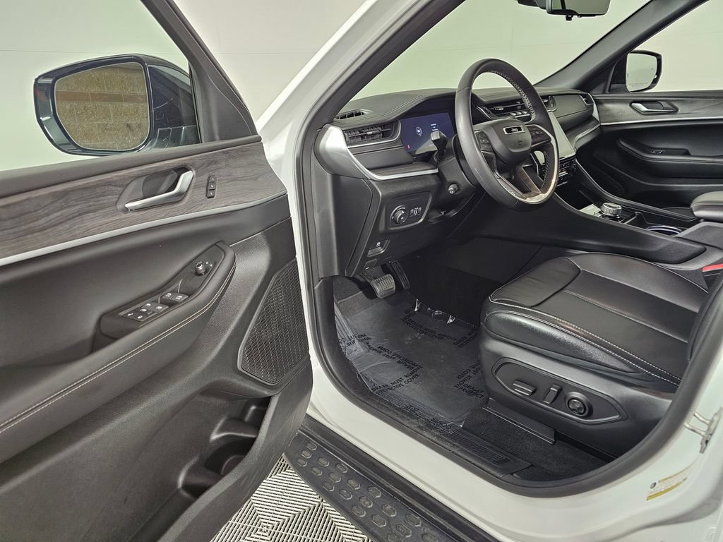 Used 2024 Jeep Grand Cherokee Limited w/ Luxury Tech Group II AWD/4WD image 22