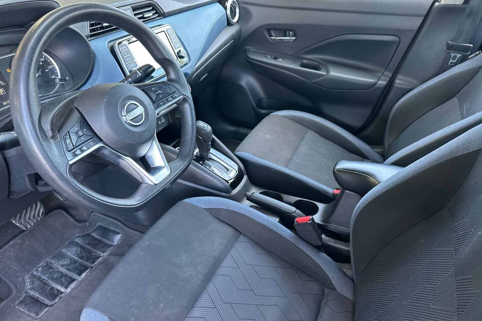 Used 2023 Nissan Versa SV FWD image 9