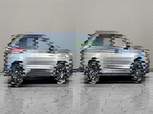 Certified 2024 Ford Edge SE w/ Black Appearance Package image 2