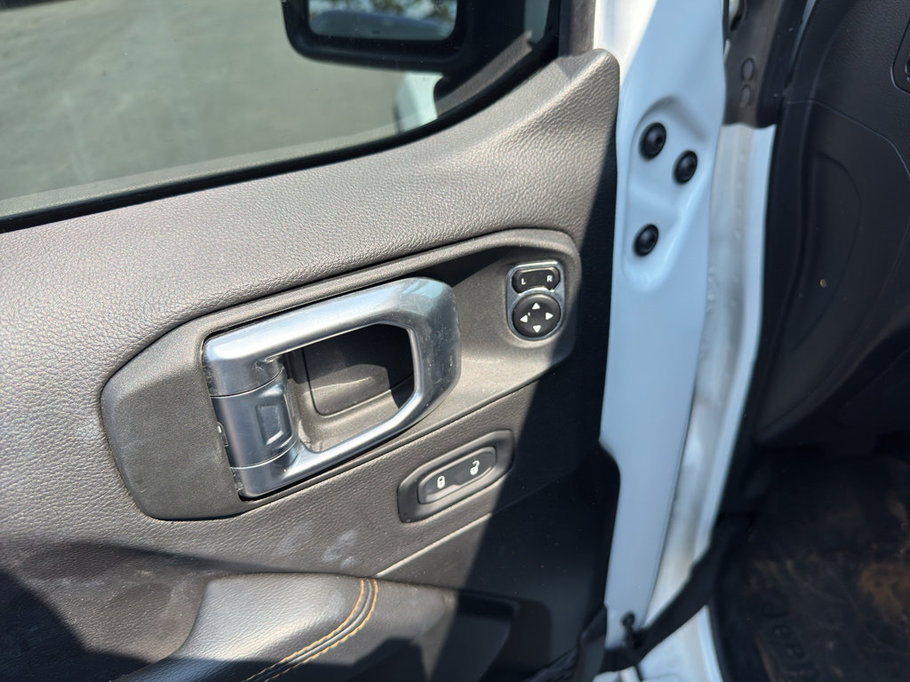 Used 2023 Jeep Gladiator Overland AWD/4WD image 10