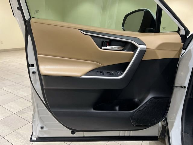 Used 2020 Toyota RAV4 XLE w/ Convenience Package image 21