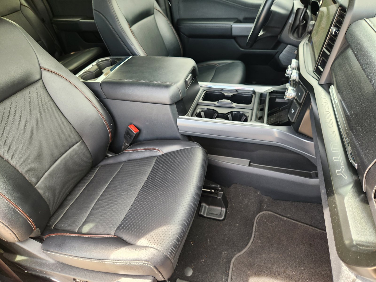 Certified 2024 Ford F250 Lariat w/ Lariat Ultimate Package AWD/4WD image 16