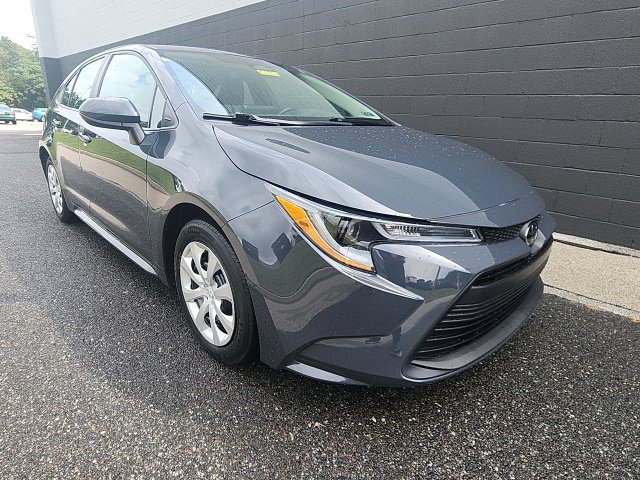 Used 2025 Toyota Corolla LE FWD image 8