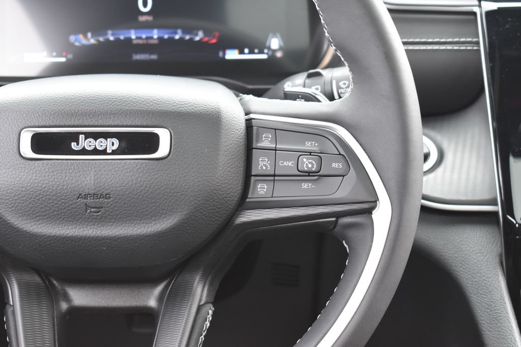 Used 2023 Jeep Grand Cherokee Altitude AWD/4WD image 16