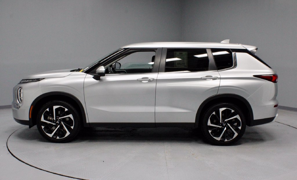 Used 2024 Mitsubishi Outlander SE AWD/4WD image 7