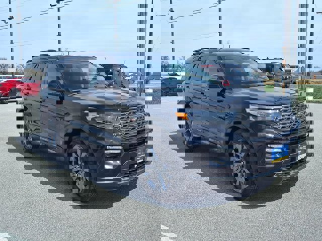 Certified 2023 Ford Explorer XLT w/ Equipment Group 202A image 7