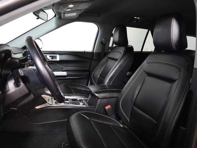 Certified 2021 Ford Explorer XLT w/ Equipment Group 202A image 8