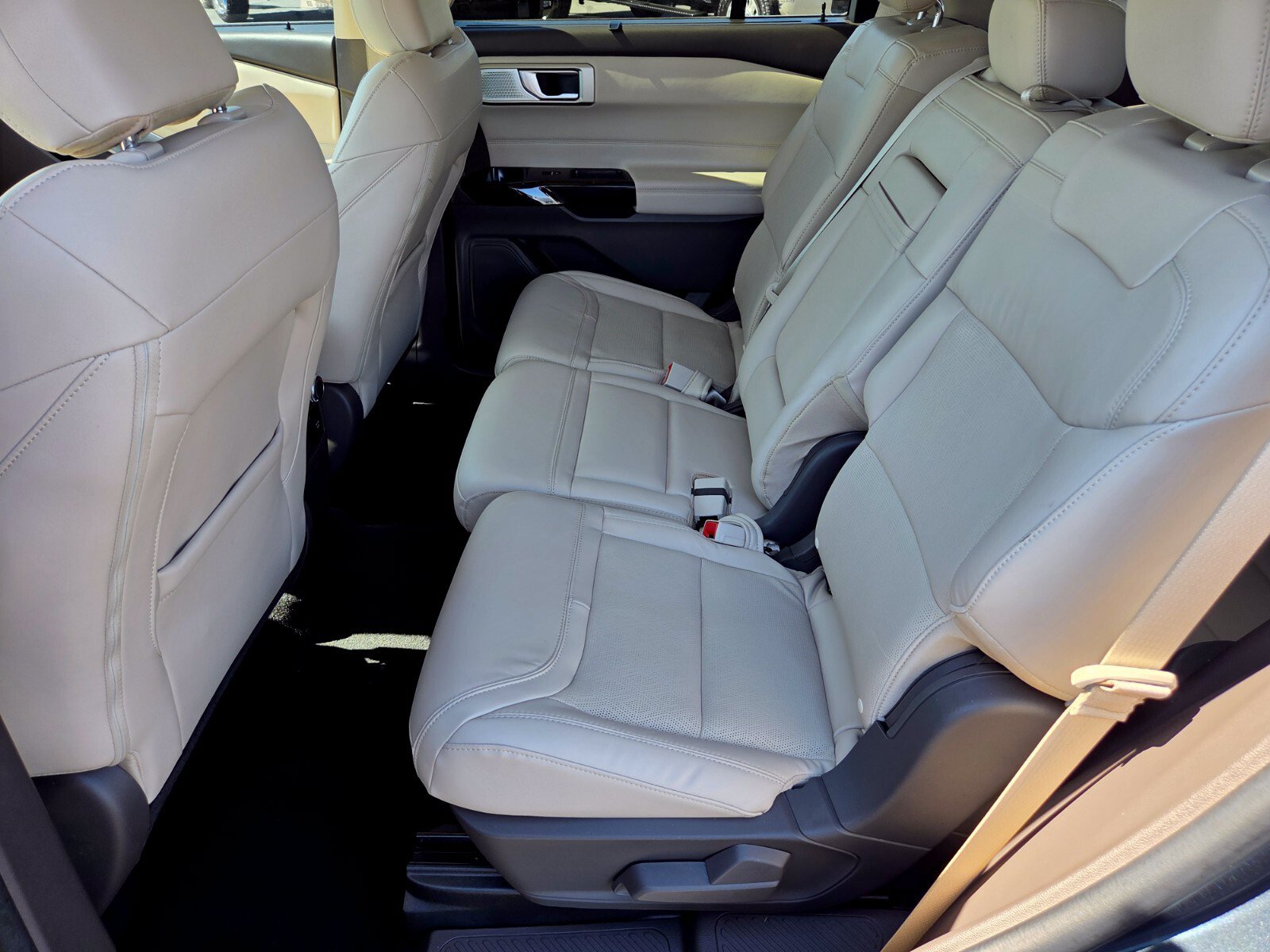 Certified 2023 Ford Explorer Platinum w/ Technology Package AWD/4WD image 11