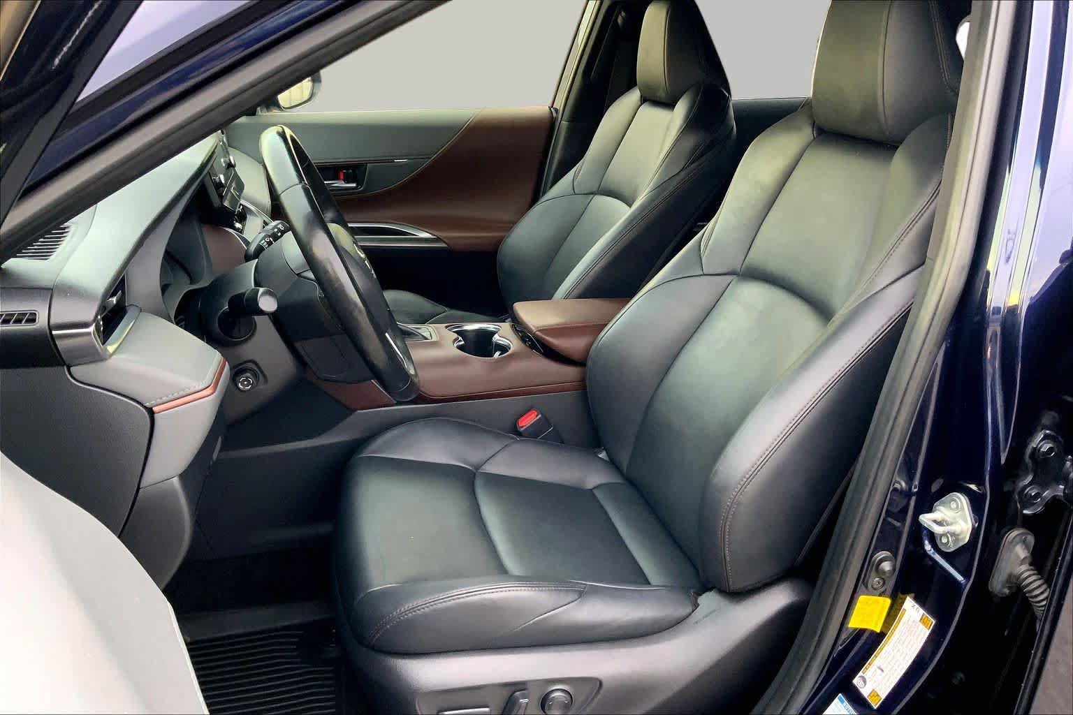 Used 2022 Toyota Venza XLE AWD/4WD image 7