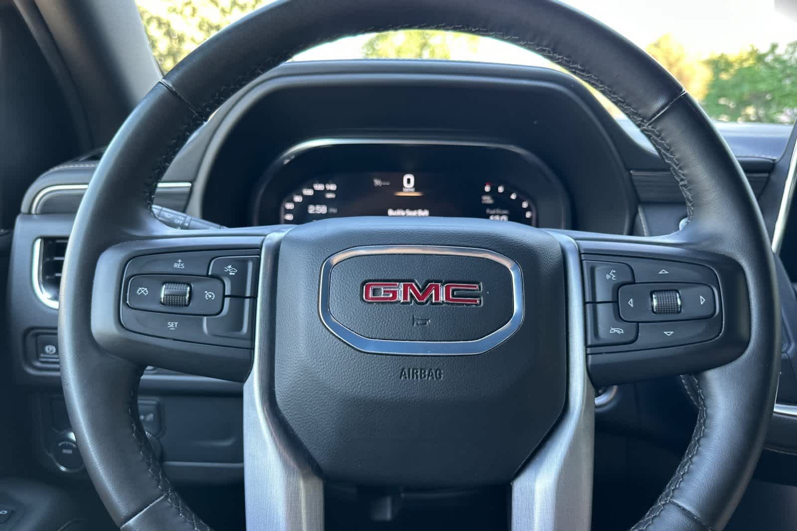 Used 2024 GMC Yukon XL SLT image 25