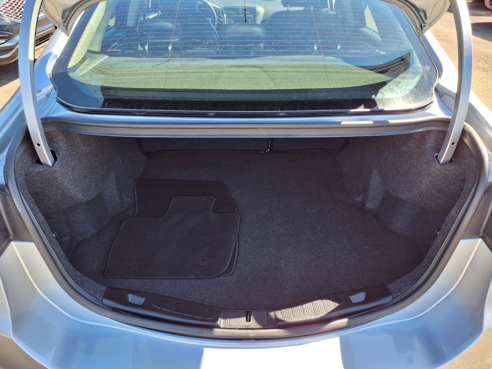 Certified 2018 Ford Fusion SE w/ Equipment Group 201A FWD image 9