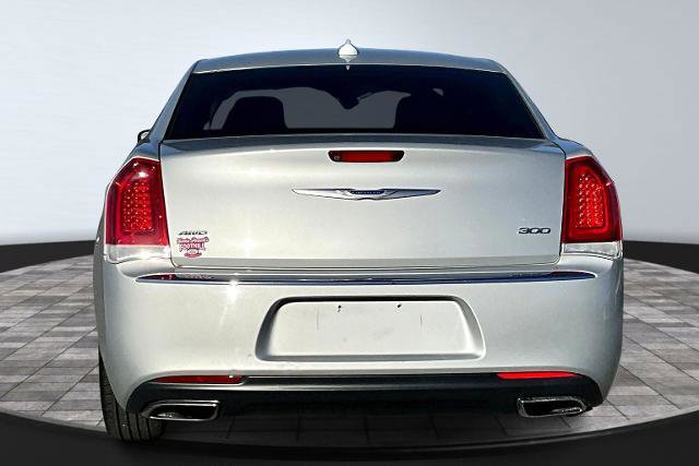 Used 2019 Chrysler 300 Limited image 5