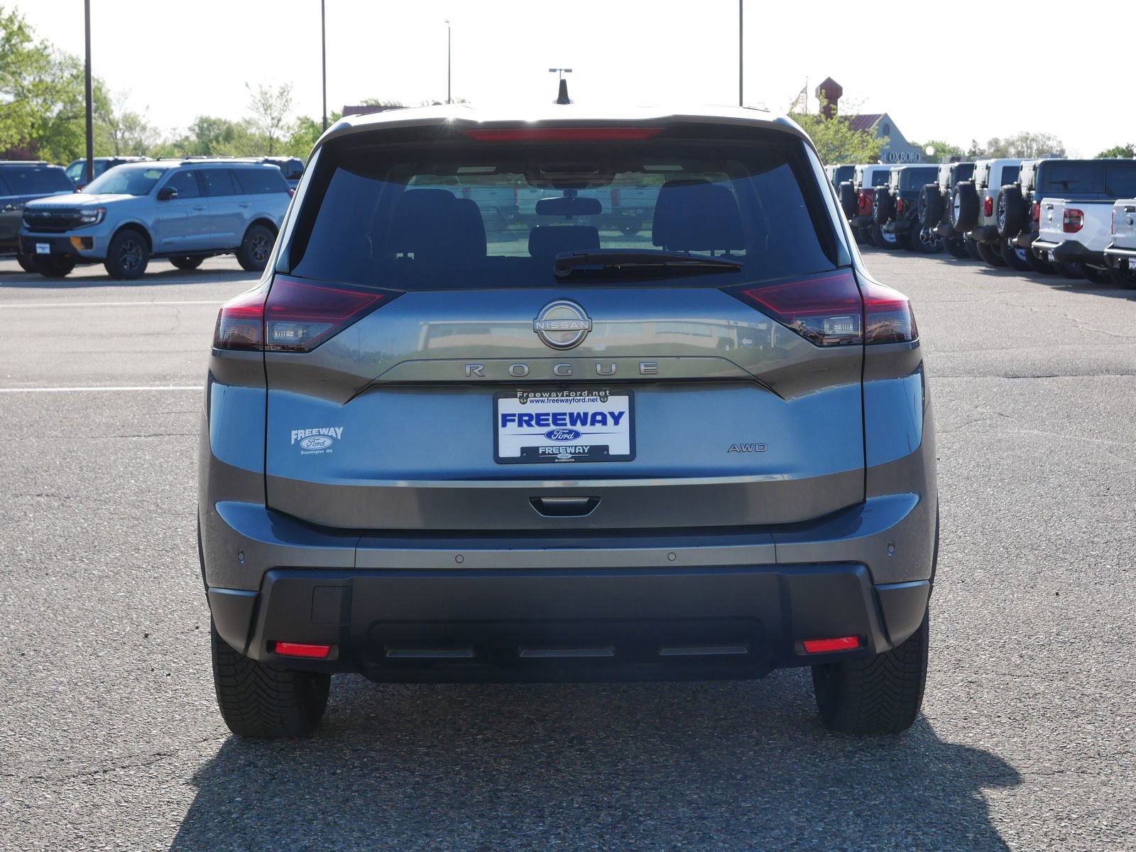 Used 2024 Nissan Rogue S AWD/4WD image 5
