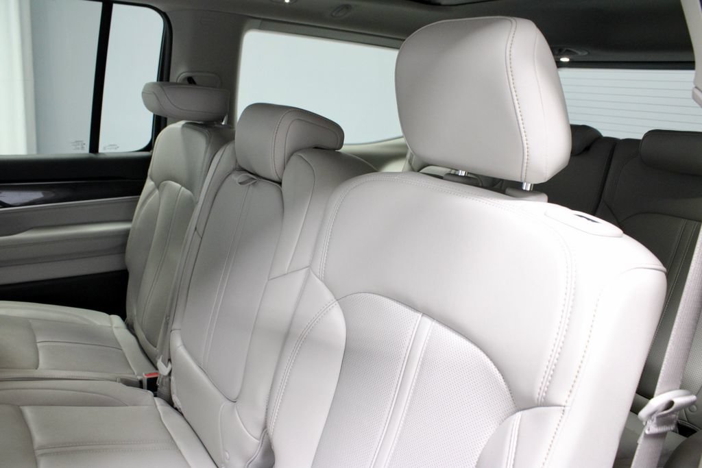 Used 2024 Jeep Wagoneer 4WD w/ Premium Group I image 23