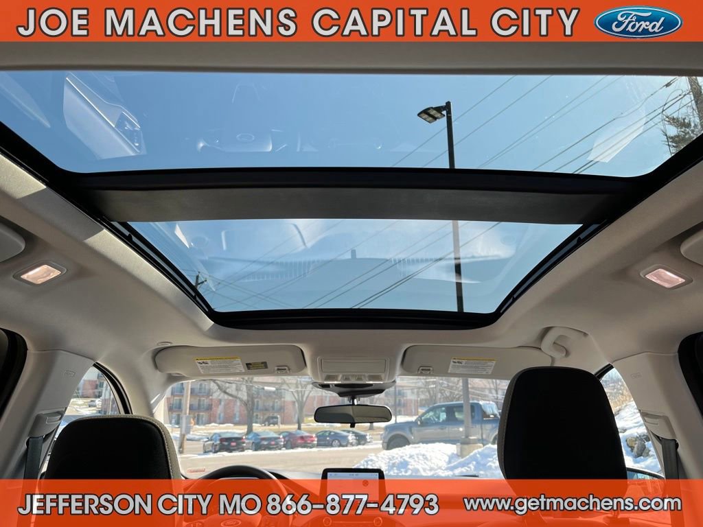 Certified 2022 Ford Escape SE w/ SE Sport Appearance Package image 11