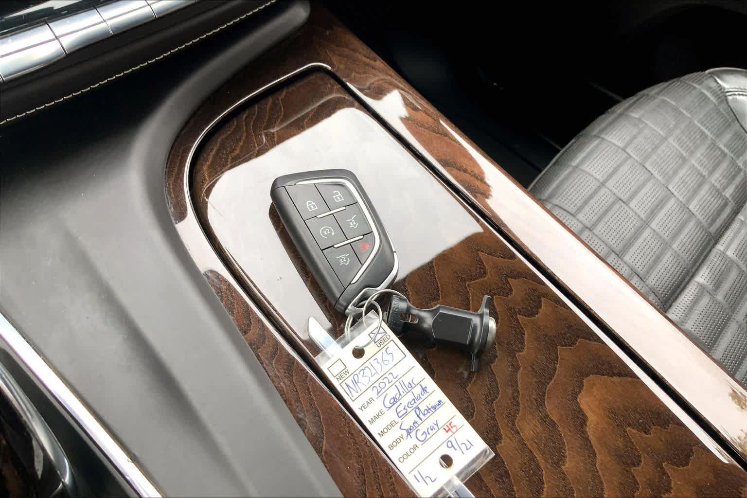 Used 2022 Cadillac Escalade Sport Platinum w/ Heavy-Duty Trailer Package AWD/4WD image 15
