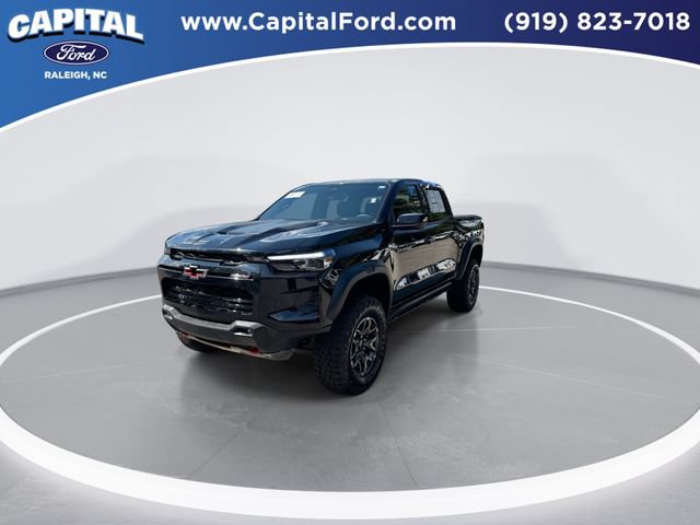 Used 2025 Chevrolet Colorado ZR2 w/ Technology Package AWD/4WD image 4