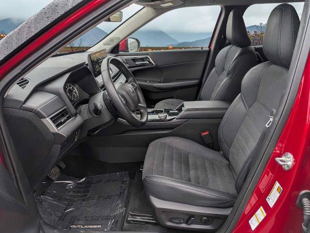 Used 2025 Mitsubishi Outlander SE AWD/4WD image 19
