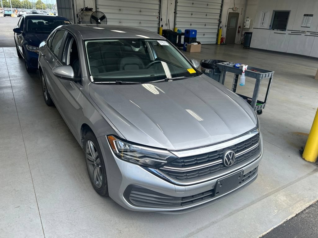 Used 2024 Volkswagen Jetta SE