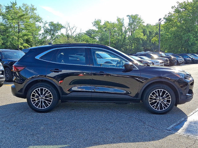 Certified 2023 Ford Escape SE w/ PHEV Premium Package FWD image 26