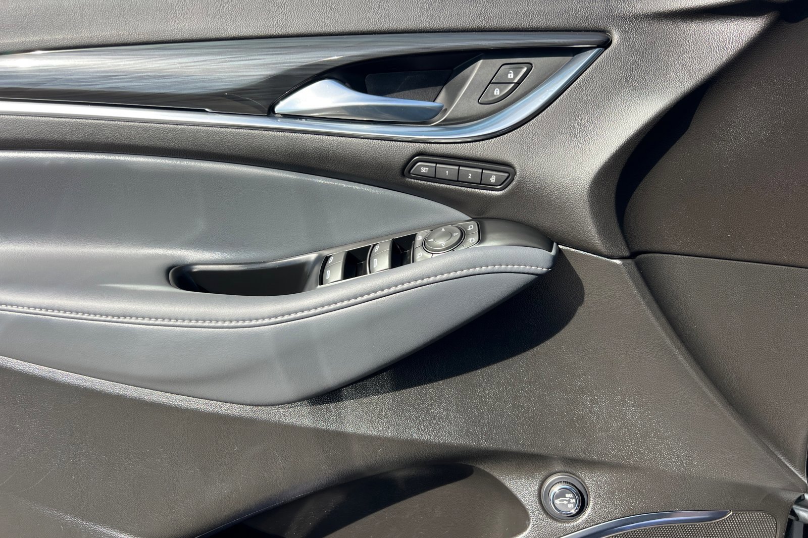 Used 2023 Buick Enclave Premium image 12