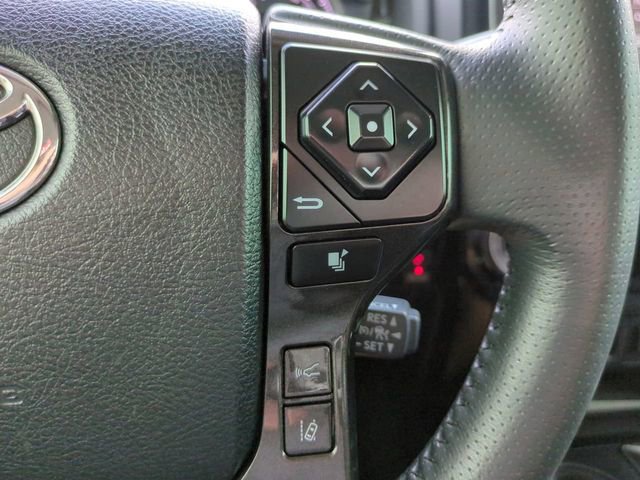 Used 2022 Toyota 4Runner TRD Off-Road Premium AWD/4WD image 31
