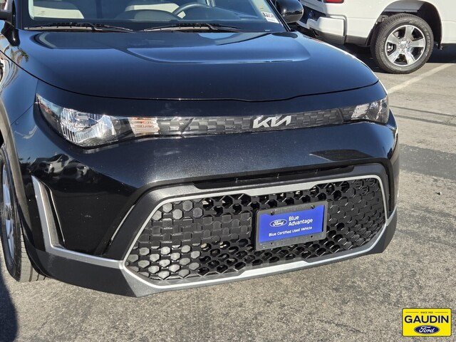 Used 2025 Kia Soul LX w/ LX Technology Package FWD image 2